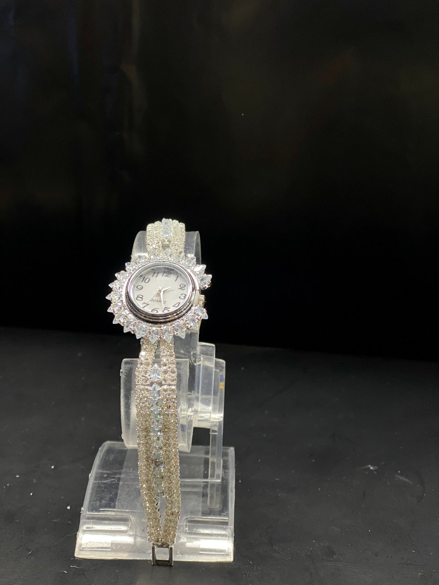 Elegant Silver Women’s Watch with Pearl Accents